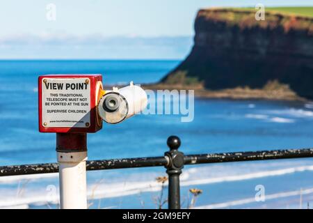 Blick über den Saltburn Beach auf das Hunt Cliff Nature Reserve, die höchsten Klippen an der Nordostküste Englands und eine berühmte Seevögelkolonie Stockfoto