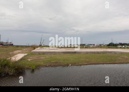 Alles, was von diesem Gebäude in Cameron übrig bleibt, ist die Grundlage. 2008, Davis Road, Cameron, LA, war es nicht in der Lage, dem Stürm Ike zu widerstehen. Stockfoto