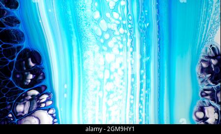 Fluide Liquide Art Acrylöl malt Textur. Abstrakter Mischeffekt im Hintergrund. Flüssiges Acryl Kunstwerk fließt Spritzer. Flüssige Kunsttextur Stockfoto