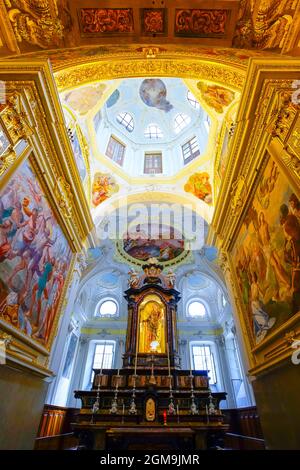 San Rocco in Lugano, erbaut 1580-1597 von der Bruderschaft St. Rocco. Lugano, Kanton Tessin. Schweiz. Die evozierende Bewunderung Fresken des Innenraums, Stockfoto