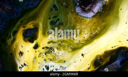 Fluide Liquide Art Acrylöl malt Textur. Abstrakter Mischeffekt im Hintergrund. Flüssiges Acryl Kunstwerk fließt Spritzer. Flüssige Kunsttextur Stockfoto