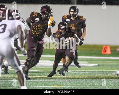 Daona Beach, FL, USA. September 2021. Bethune Cookman läuft zurück Jimmie Robinson III (6) läuft mit dem Ball während des NCAA-Fußballspiels in der 1. Hälfte zwischen den Alabama A&M Bulldogs und Bethune Cookman Wildcats im Daontona Stadium in Daontona Beach, FL. Romeo T Guzman/CSM/Alamy Live News Stockfoto