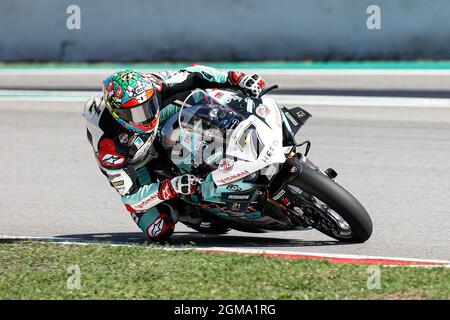 Chaz Davies vom Goelven Team mit Ducati Panigale V4 R während der Hyundai N Catalunya WorldSBK Runde der FIM World Superbike Championship auf dem Circuit de Catalunya in Barcelona, Spanien. Stockfoto