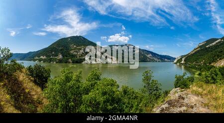 Die Donau mit den großen Kesseln zwischen Rumänien und Serbien Stockfoto
