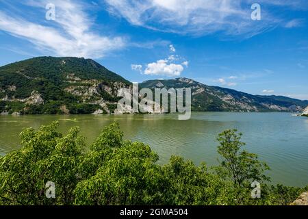 Die Donau mit den großen Kesseln zwischen Rumänien und Serbien Stockfoto