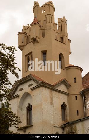 Renaissanceturm Breclav Castle ist ein Schlossgebäude, das auf den Fundamenten eines älteren Schlosses in Tschechien erbaut wurde. Stockfoto