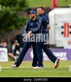 Edinburgh, Midlothian, Großbritannien. , . Im Rahmen ihrer T20-WM-Vorbereitungen spielen die Scotland Men in der zweiten T20-Serie 3 in der Grange, Edinburgh, Gastgeber von Zimbabwe Men. Bild zeigt: Simbabwe schlug Schottland um 10 Runs in einem eng umkämpften Spiel, um am Sonntag alles zu schaffen, um für ihn zu spielen Quelle: Ian Jacobs/Alamy Live News Stockfoto