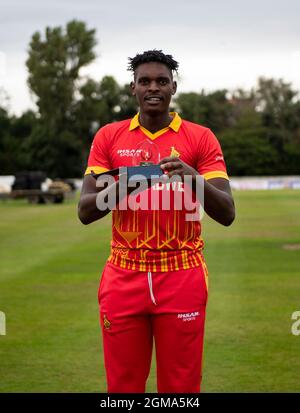 Edinburgh, Midlothian, Großbritannien. , . Im Rahmen ihrer T20-WM-Vorbereitungen spielen die Scotland Men in der zweiten T20-Serie 3 in der Grange, Edinburgh, Gastgeber von Zimbabwe Men. Bild zeigt: Simbabwe schlug Schottland um 10 Runs in einem eng umkämpften Spiel, um am Sonntag alles zu schaffen, um für ihn zu spielen Quelle: Ian Jacobs/Alamy Live News Stockfoto