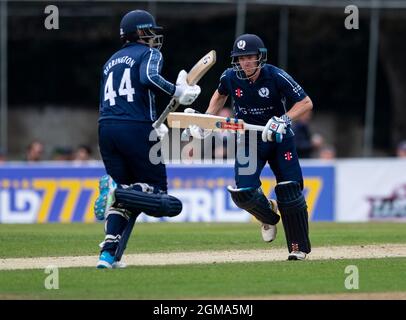 Edinburgh, Midlothian, Großbritannien. , . Im Rahmen ihrer T20-WM-Vorbereitungen spielen die Scotland Men in der zweiten T20-Serie 3 in der Grange, Edinburgh, Gastgeber von Zimbabwe Men. Bild zeigt: Simbabwe schlug Schottland um 10 Runs in einem eng umkämpften Spiel, um am Sonntag alles zu schaffen, um für ihn zu spielen Quelle: Ian Jacobs/Alamy Live News Stockfoto