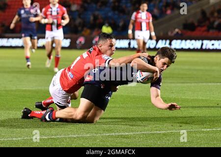 Jonathan Bennison (31) von St. Helens erzielt 0-4 Punkte Stockfoto