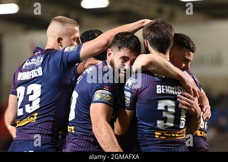 Manchester, Großbritannien. September 2021. Jonathan Bennison (31) von St. Helens erzielt 0-4 Punkte und feiert am 9/17/2021. (Foto von Richard Long/News Images/Sipa USA) Quelle: SIPA USA/Alamy Live News Quelle: SIPA USA/Alamy Live News Stockfoto