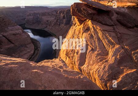 Sonnenuntergang in Horseshoe Bend vom Aussichtspunkt aus gesehen, Arizona, USA Stockfoto