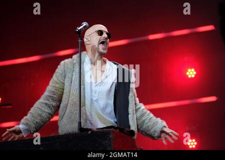 17. September 2021 Tim Booth, Lead Simger mit der Manchester-Rockband James, live auf der Bühne, Newport, IOW Quelle: Dawn Fletcher-Park/Alamy Live News Stockfoto