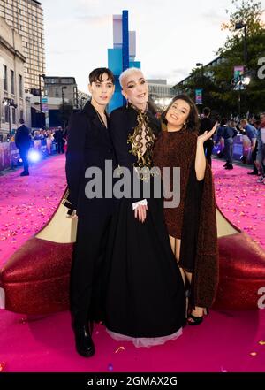 REDAKTIONELLE VERWENDUNG NUR Max Harwood, Jamie Campbell und Lauren Patel nehmen an theÊSheffield premiereÊofÊAmazon Prime VideoÕs 'EverybodyÕs Talking About Jamie' bei The Crucible Teil. Bilddatum: Freitag, 17. September 2021. Stockfoto