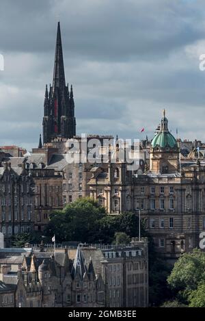 Blick auf die Altstadt von Edinburgh vom Calton Hill aus Stockfoto