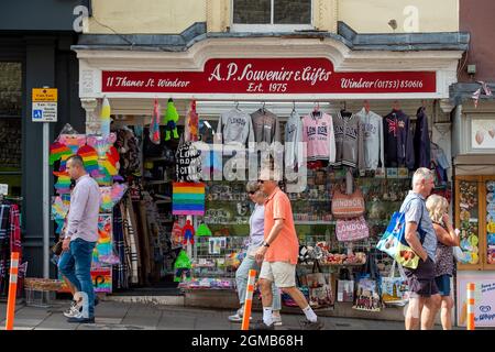 Windsor, Großbritannien. September 2021. Die Zahl der positiven Covid-19-Fälle im Royal Borough of Windsor pro 100,000 Personen in den sieben Tagen bis einschließlich des 10. September im Vergleich zur Vorwoche beträgt 345, gegenüber 387. Nach dem jüngsten Regierungsplan A werden nicht geimpfte Menschen dazu ermutigt, abgejabbt zu werden, Impfstoffe werden Kindern im Alter von 12 bis 15 Jahren angeboten, und Auffrischungsjabs sollen auf über 50-Jährige ausgerollt werden. Quelle: Maureen McLean/Alamy Stockfoto