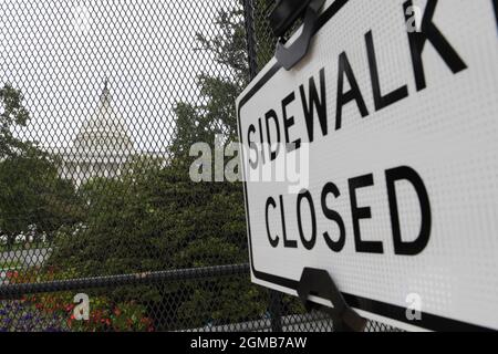 Washington, Usa. September 2021. Zaun wird um den US-Kapitolshügel vor der J6-Rallye in Washington DC installiert. Kredit: SOPA Images Limited/Alamy Live Nachrichten Stockfoto