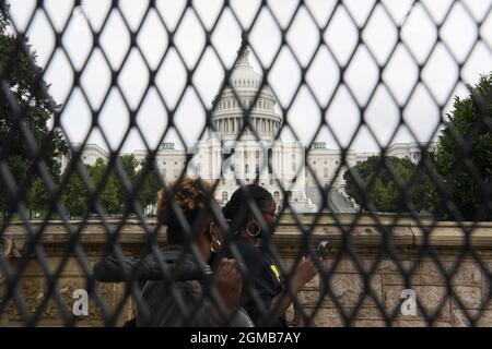 Washington, Usa. September 2021. Zaun wird um den US-Kapitolshügel vor der J6-Rallye in Washington DC installiert. Kredit: SOPA Images Limited/Alamy Live Nachrichten Stockfoto