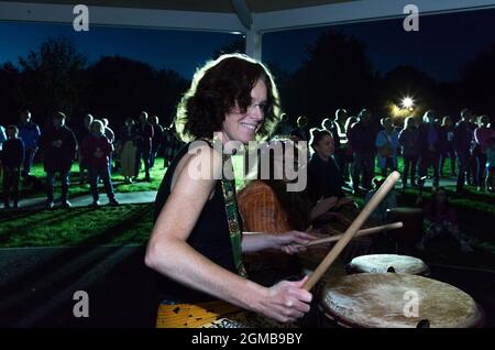 Carrigaline, Cork, Irland. 17. September 2021.Mitglieder der westafrikanischen Gruppe UMOJA spielen für die Menge während der Culture Night im Community Park in Carrigaline, Co. Cork, Irland. - Bild; David Creedon / Alamy Live News Stockfoto