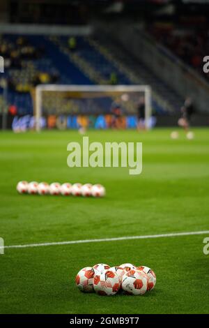 Broendby, Dänemark. September 2021. Die Spielbälle sind bereit für das Spiel der UEFA Europa League zwischen Broendby IF und Sparta Prag im Stadion Broendby in Broendby. (Bildnachweis: Gonzales Photo - Gaston Szerman). Stockfoto