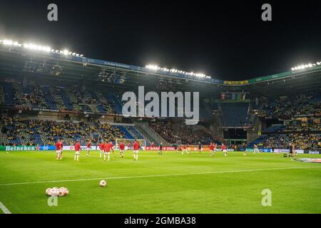 Broendby, Dänemark. September 2021. Die Spieler von Sparta Prag wärmen sich vor dem Spiel der UEFA Europa League zwischen Broendby IF und Sparta Prag im Broendby Stadion in Broendby auf. (Bildnachweis: Gonzales Photo - Gaston Szerman). Stockfoto