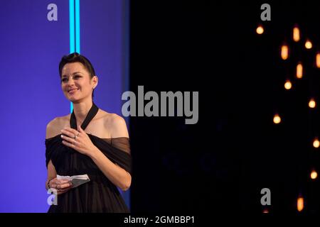 San Sebastian, Spanien. September 2021. Marion Cotillard erhält den Donosti Award während des 69. San Sebastian International Film Festival am 17. September 2021 im Kursaal Palace in Donostia / San Sebastian, Spanien Credit: MPG/Alamy Live News Stockfoto