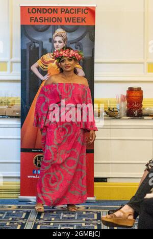London, Großbritannien. September 2021. London Pacific Fashion Week SS22 im Royal Horse Guards Hotel. London, Großbritannien. Kredit: Peter Hogan/Alamy Live Nachrichten Stockfoto