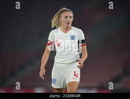 Southampton, Großbritannien. September 2021. Leah Williamson (Arsenal) von England Women während des UEFA Qualifier-Spiels der Frauen zwischen England Women und Nord-Mazedonien im St. Mary's Stadium, Southampton, England, am 17. September 2021. Foto von Andy Rowland. Quelle: Prime Media Images/Alamy Live News Stockfoto