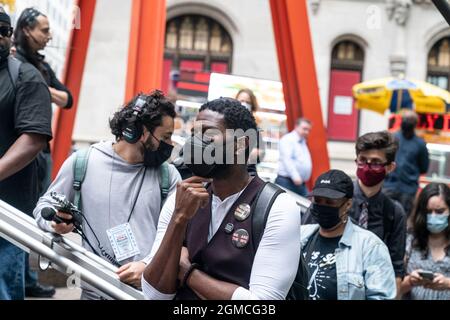 New York, USA. September 2021. Nur wenige Menschen, die sich der öffentlichen Fürsprecherin Jumaane Williams angeschlossen hatten, kamen zum 10. Jahrestag der Proteste von Occupy Wall Street an den berüchtigten Ort des Zuccotti Parks. (Foto von Lev Radin/Pacific Press) Quelle: Pacific Press Media Production Corp./Alamy Live News Stockfoto