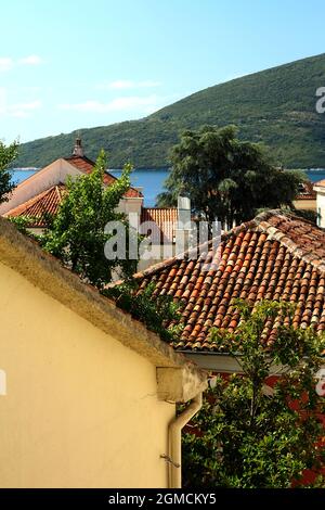 Historisches Zentrum der Stadt Herceg Novi in Montenegro in der Bucht von Kotor. Stockfoto