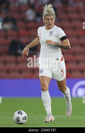 Southampton, Großbritannien. September 2021. Millie Turner aus England während des FIFA-Weltmeisterschaft-Qualifikationsspiel 2023 im St. Mary's Stadium, Southampton. Bildnachweis sollte lauten: Paul Terry / Sportimage Stockfoto