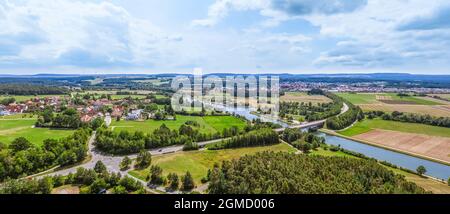 Blick auf Heuberg und Main-Donau-Kanal bei Hilpoltstein in Mittelfranken Stockfoto