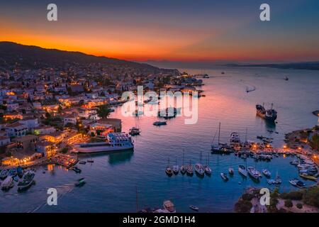 Blick auf die wunderschöne Insel Spetses, Griechenland. Stockfoto