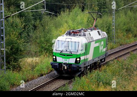 Siemens Vectron, VR-Klasse SR 3, ist die neueste elektrische Lokomotive der finnischen VR Group. Nr. 3308 in Salo, Finnland. 11. September 2021. Stockfoto