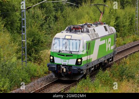 Siemens Vectron, VR-Klasse SR 3, ist die neueste elektrische Lokomotive der finnischen VR Group. Nr. 3308 in Salo, Finnland. 11. September 2021. Stockfoto