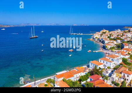 Blick auf die wunderschöne Insel Spetses, Griechenland. Stockfoto