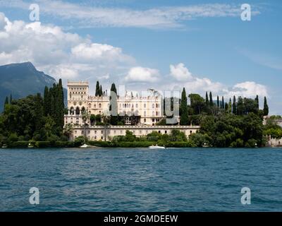 Villa Borghese auf der Insel Isola del Garda, ein Palast im venezianischen neugotischen Stil Stockfoto