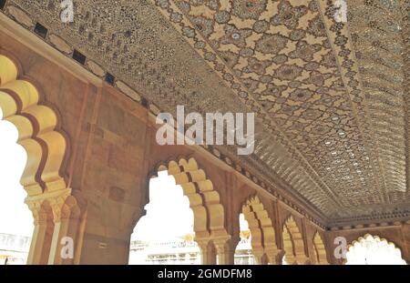 Glasarbeitswand am Amer Fort (Amber Fort) Jaipur, rajasthan, indien Stockfoto