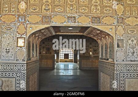 Glasarbeitswand am Amer Fort (Amber Fort) Jaipur, rajasthan, indien Stockfoto