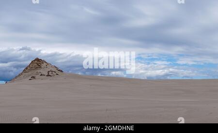 Blick auf endlos wandernde Sanddünen im Slowinski Nationalpark an der Ostsee im Norden Polens Stockfoto