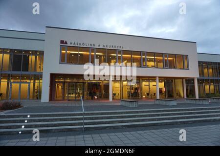 Akureyri, Island - 6. November 2016: Haupteingang der Universität Akureyri Stockfoto