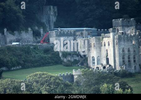 Gwrych Castle Abergele Wales. Das Schloss wird zum zweiten Mal in einen mittelalterlichen Campingplatz verwandelt, für die Dreharbeiten zu I'm a Celebrity 2021 Stockfoto