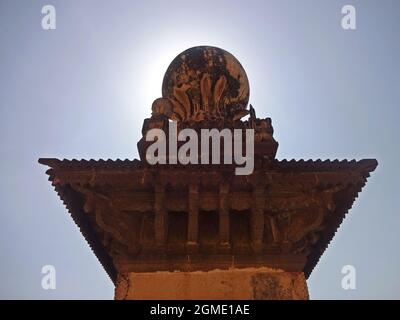 Das Schnitzen bei gol gumbaz in karnataka ist das Mausoleum von mohammed adil shah Stockfoto