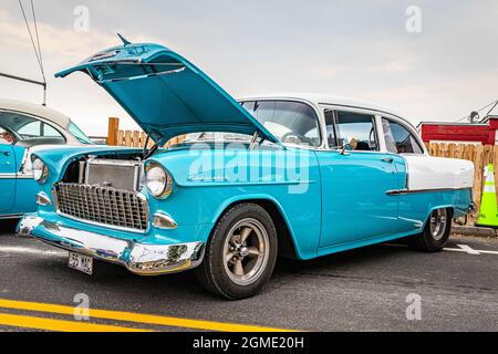 Virginia City, NV – 31. Juli 2021: 1955 Chevrolet 210 Coupé auf einer lokalen Automshow. Stockfoto