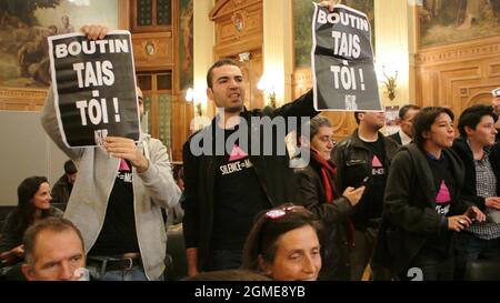 Paris, Frankreich, Act Up Paris, antifranzösischer konservativer Politiker und Homophobe, während der Anti-Gay Marriage Press Debatten, Anti Diskriminierungen Mairie du 4e, ('Butin, still') politischer Wut junger Leute Stockfoto