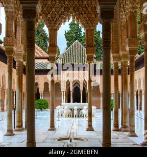 Patio der Löwen in der Alhambra in Granada, Spanien Stockfoto