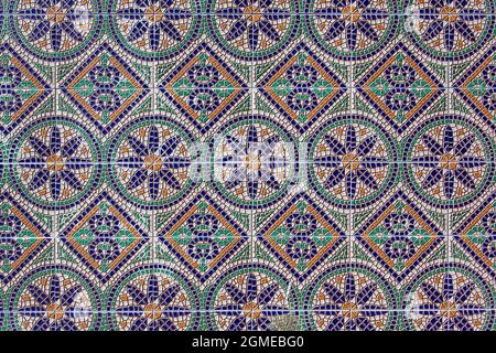 Antikes Mosaik mit bunten geometrischen und floralen Mustern Stockfoto