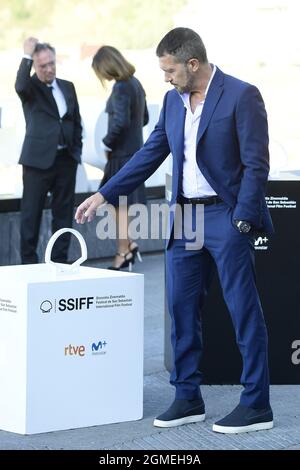 Antonio Banderas nimmt am 17. September 2021 am „offiziellen Wettbewerb“-Fotocall während des 69. San Sebastian International Film Festival im Kursaal Palace in Donostia-San Sebastian, Spanien, Teil. Foto von Archie Andrews/ABACAPRESS.COM Stockfoto