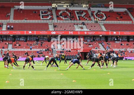 Middlesbrough, Großbritannien. September 2021. Blackpool-Zahler während der Aufwärmphase vor dem Spiel in Middlesbrough, Großbritannien am 9/18/2021. (Foto von Mark Cosgrove/News Images/Sipa USA) Quelle: SIPA USA/Alamy Live News Stockfoto