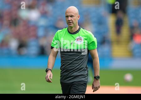 Burnley, Großbritannien. September 2021. Schiedsrichter Anthony Taylor vor dem Spiel in Burnley, Vereinigtes Königreich am 9/18/2021. (Foto von Simon Whitehead/News Images/Sipa USA) Quelle: SIPA USA/Alamy Live News Stockfoto